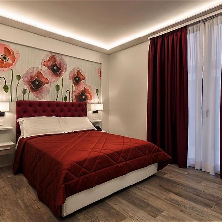 Petit Hotel Прато Екстериор снимка